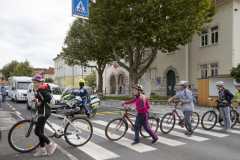 20. 9. 2017 - ETM: šestošolci kolesarili po ulicah Postojne 